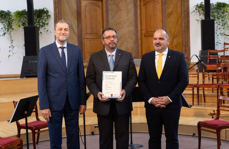 Toldi Attila főigazgató úr rangos fenntartói elismerése