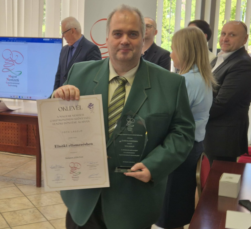 Szakmai elismerés Tóth László igazgatóhelyettesnek